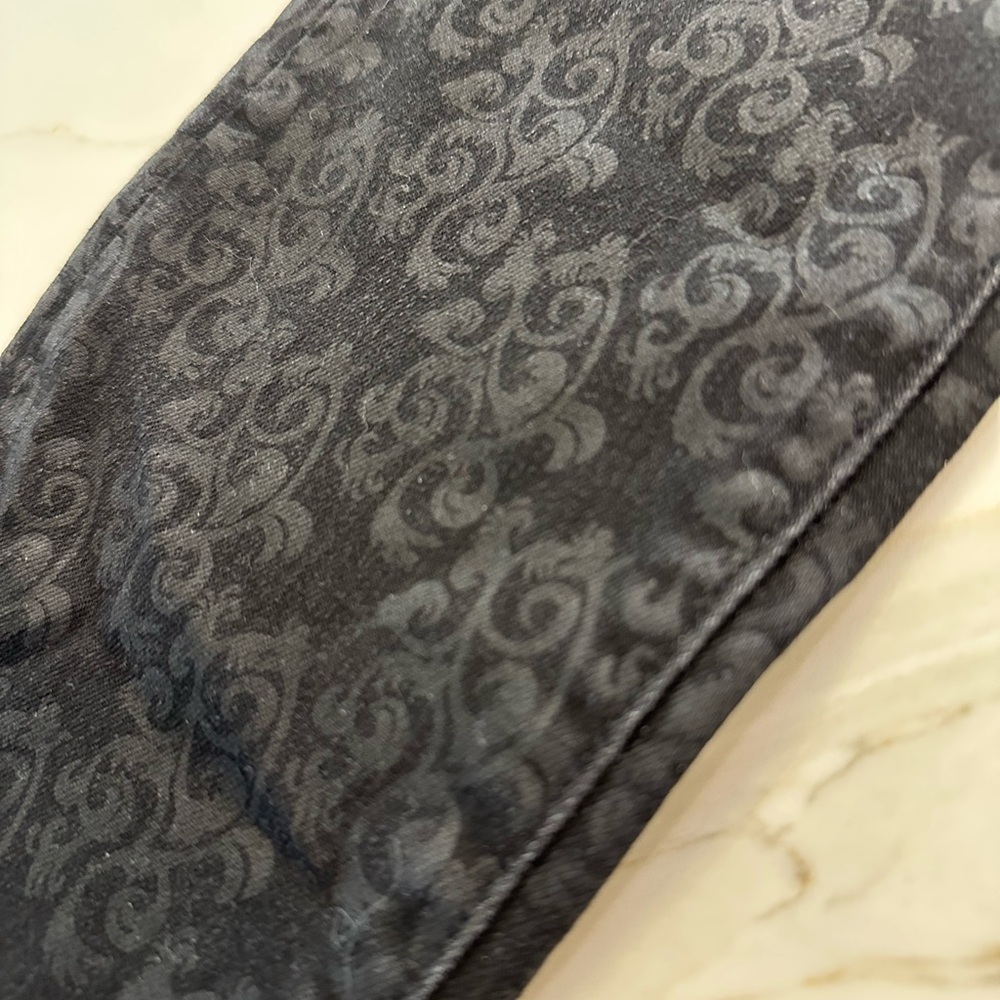 Women’s Pilcro and the Letterpress size 28 black embossed jeans - Picture 2 of 5